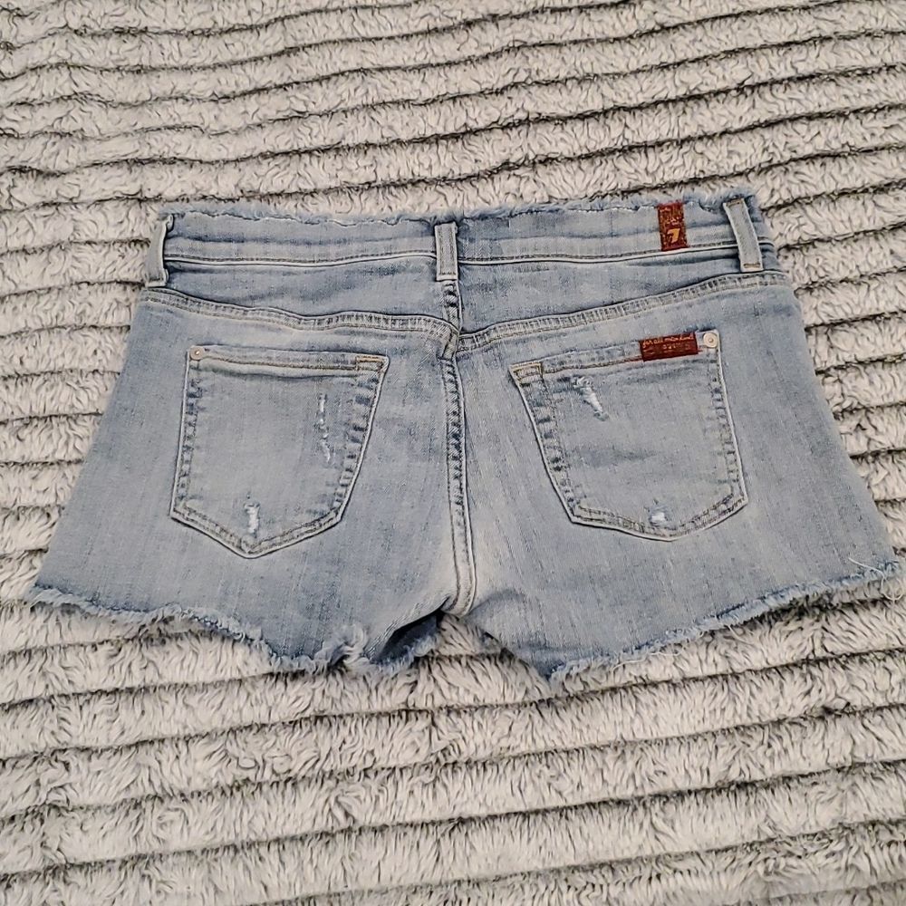 Light wash distressed 7 for all mankind jean shorts size 25 - Picture 5 of 9